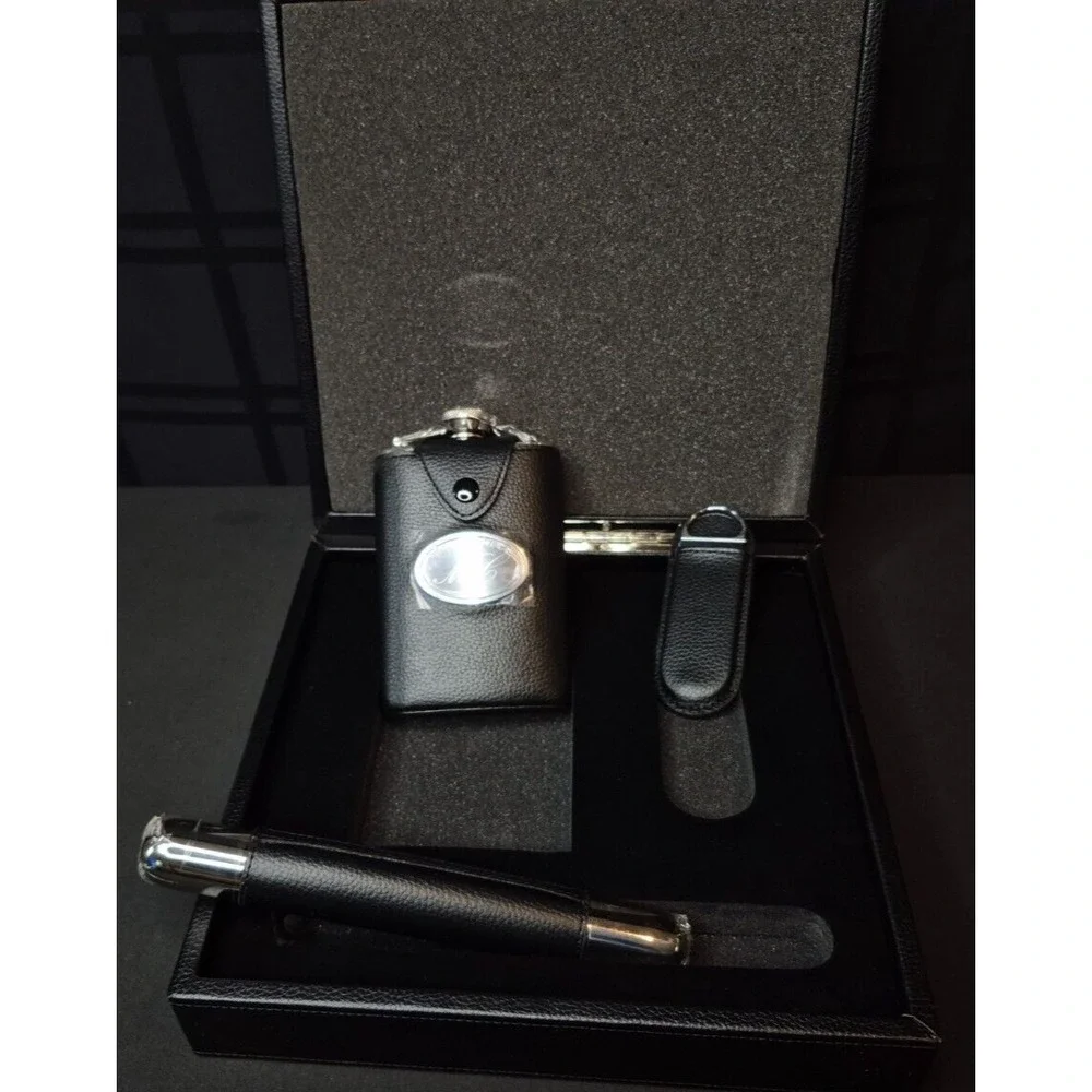Pebble Grain Cigar And Flask Set - Things Remembered Gift Set With Initials M.C